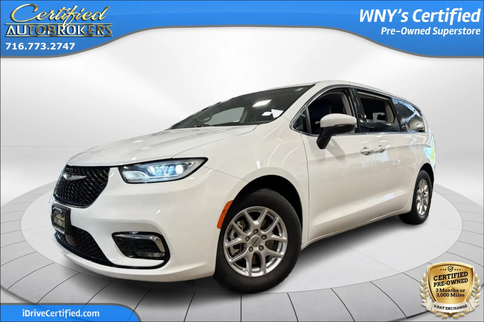 White 2023 Chrysler Pacifica Touring L for sale in Grand Island, NY