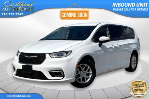 White 2023 Chrysler Pacifica Touring L for sale in Grand Island, NY
