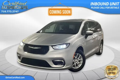 Silver 2023 Chrysler Pacifica Touring L for sale in Grand Island, NY