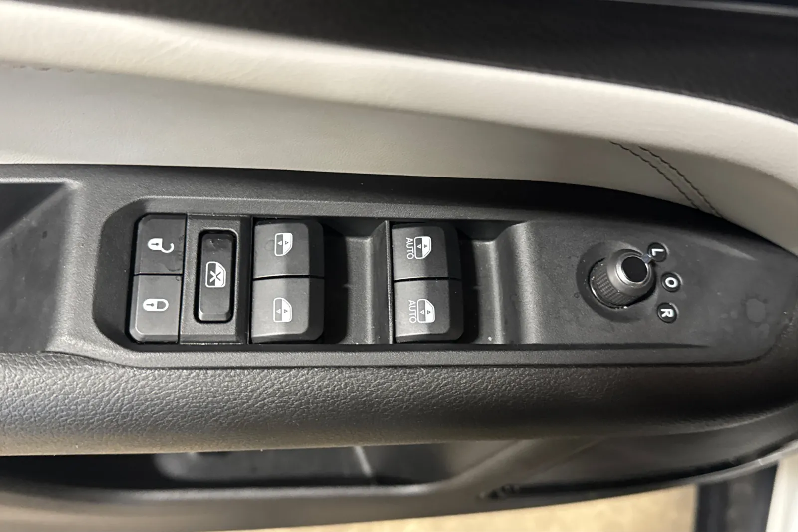 2025 Jeep Compass Limited - Photo 16