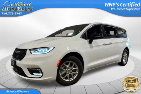 White 2025 Chrysler Pacifica Select for sale in Grand Island, NY