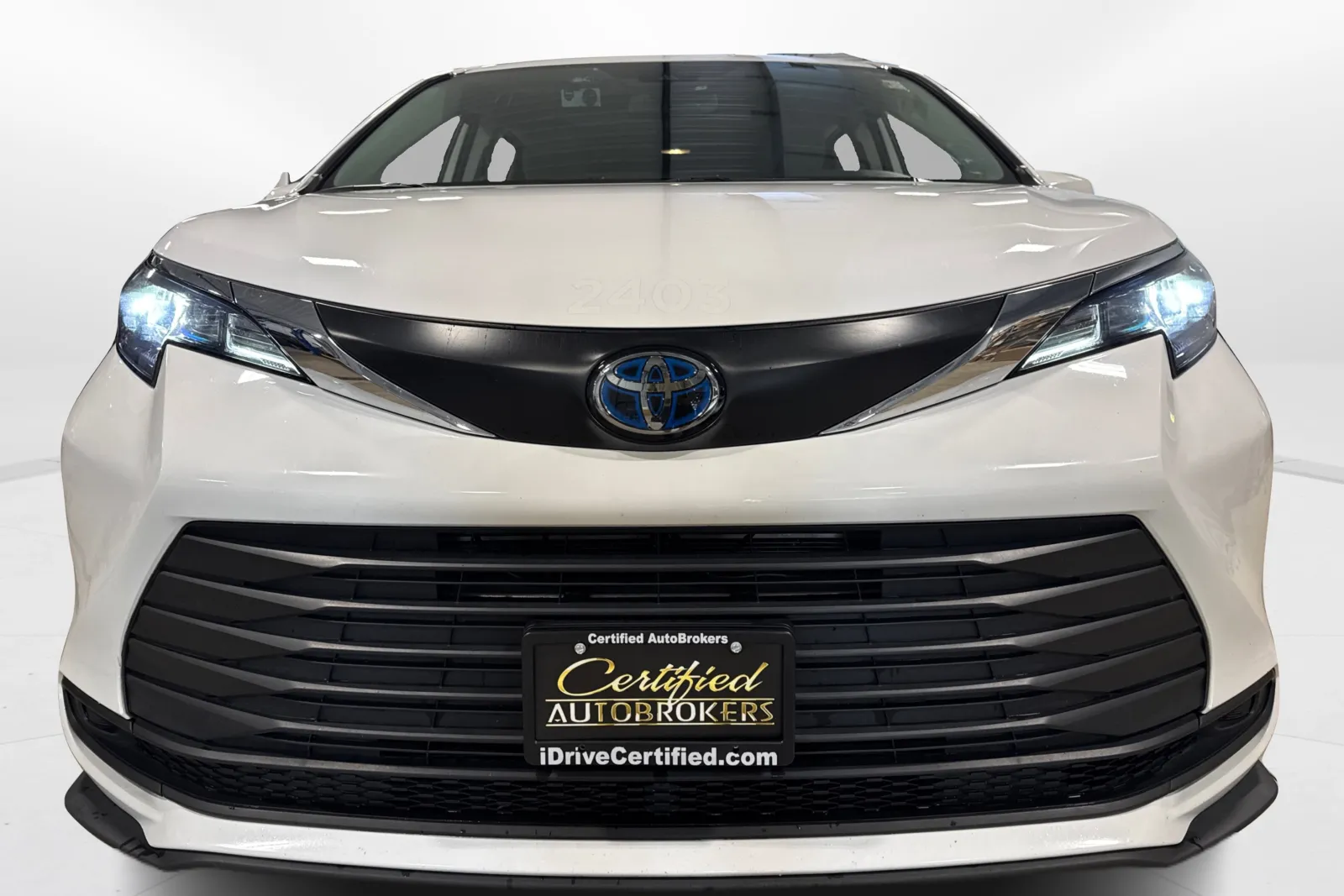 2024 Toyota Sienna LE photo 4