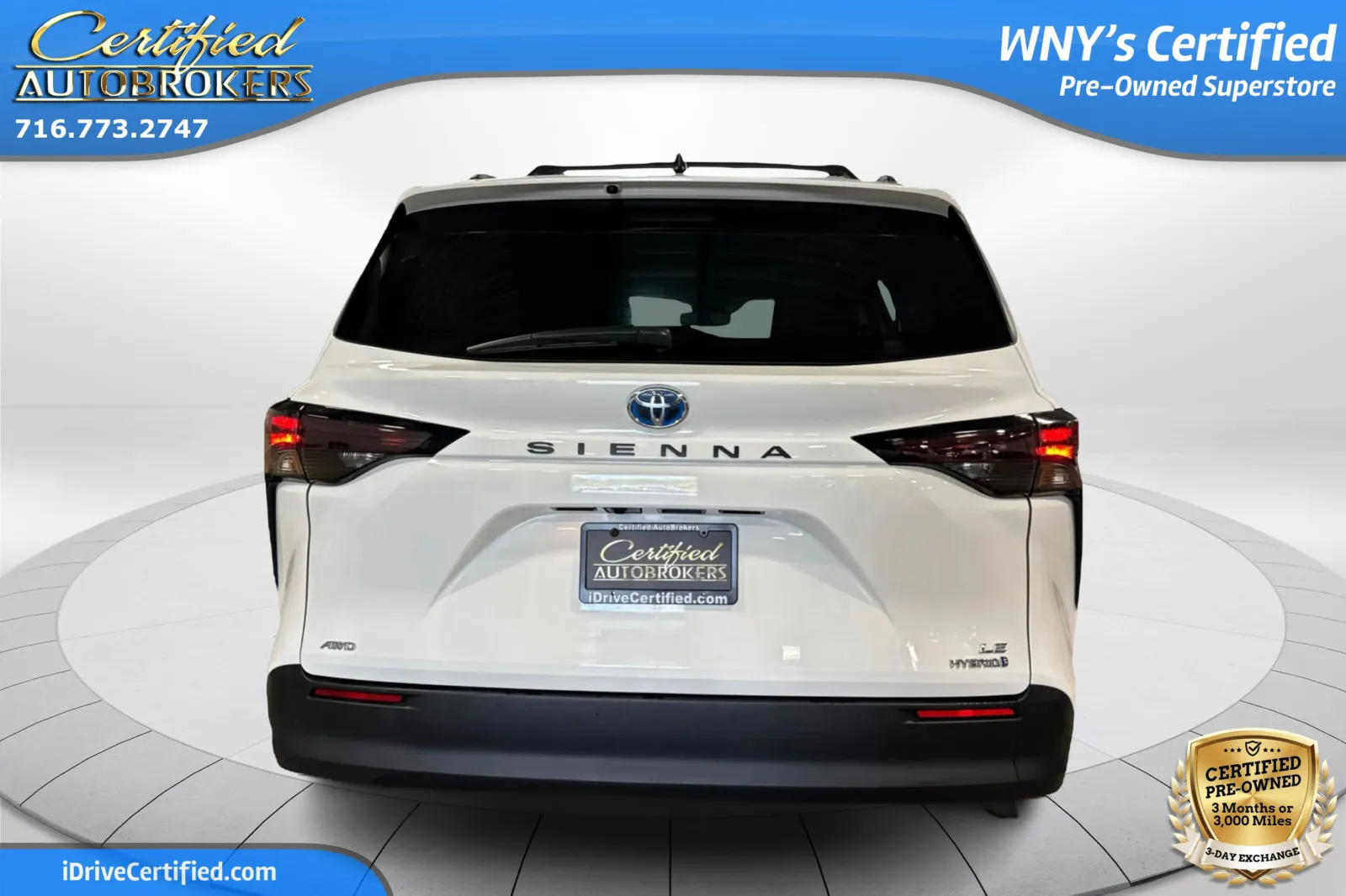 2024 Toyota Sienna LE photo 3