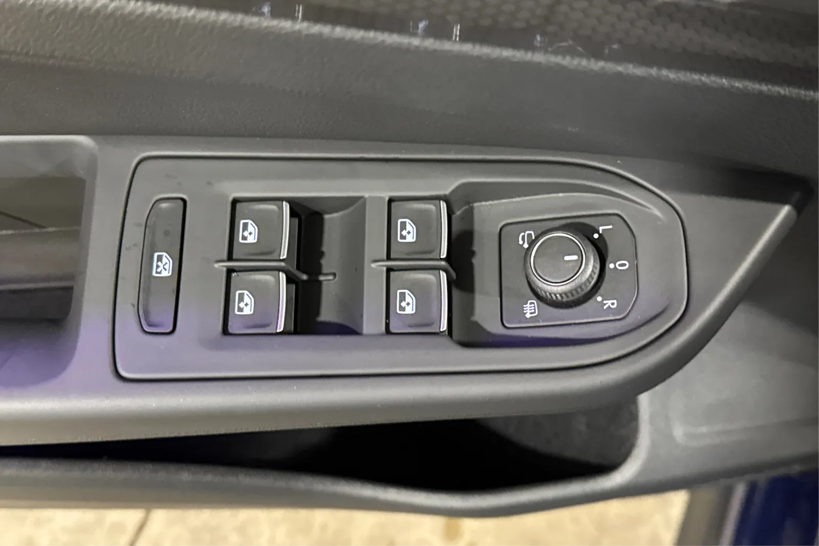 2024 Volkswagen Golf GTI SE photo 3