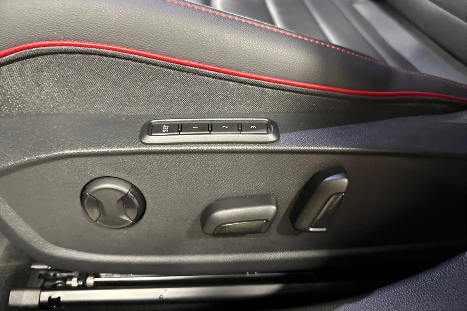 2024 Volkswagen Golf GTI SE photo 4