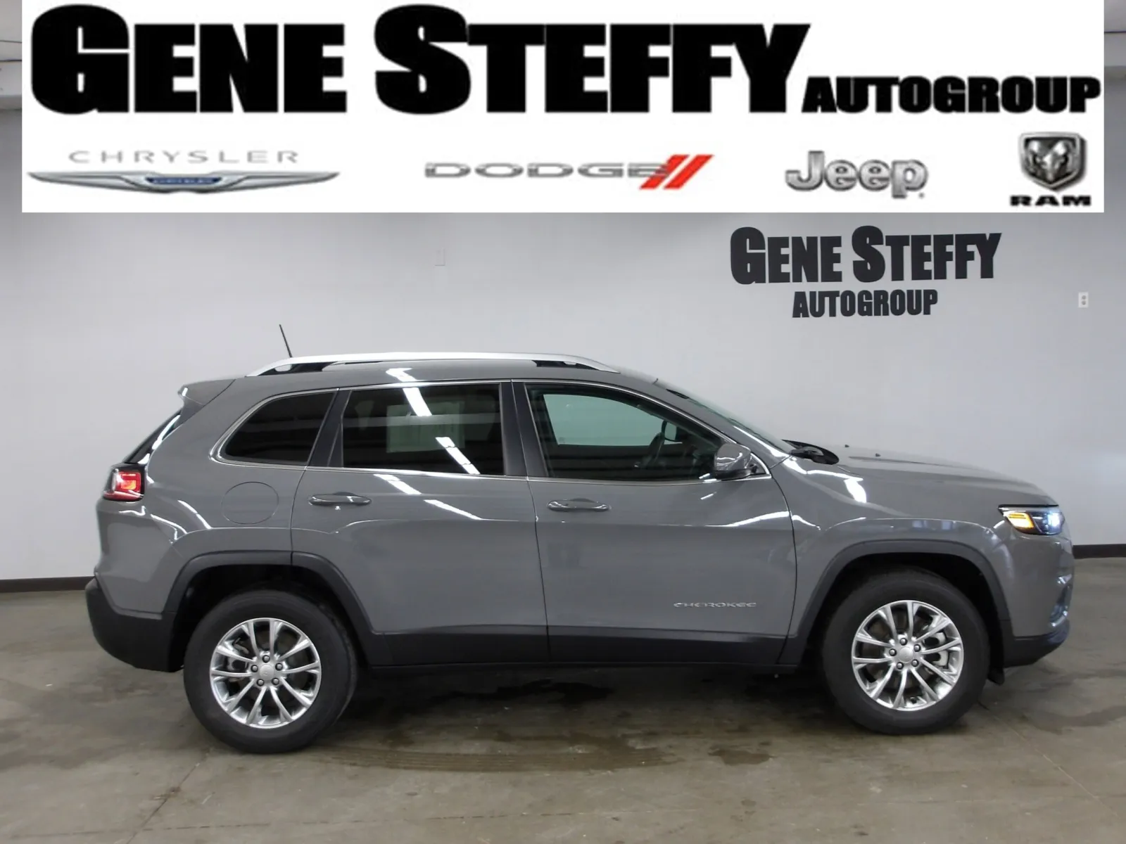 Gray 2021 Jeep Cherokee Latitude Lux for sale in Fremont, NE
