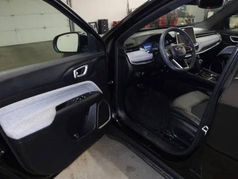 More photos of 2024 Jeep Compass Latitude at Gene Steffy Chrysler Dodge Jeep RAM, NE