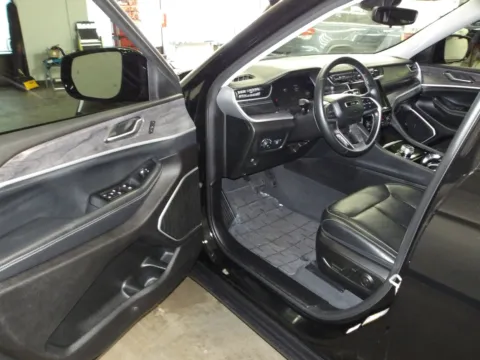 More photos of 2022 Jeep Grand Cherokee L Limited at Gene Steffy Chrysler Dodge Jeep RAM, NE