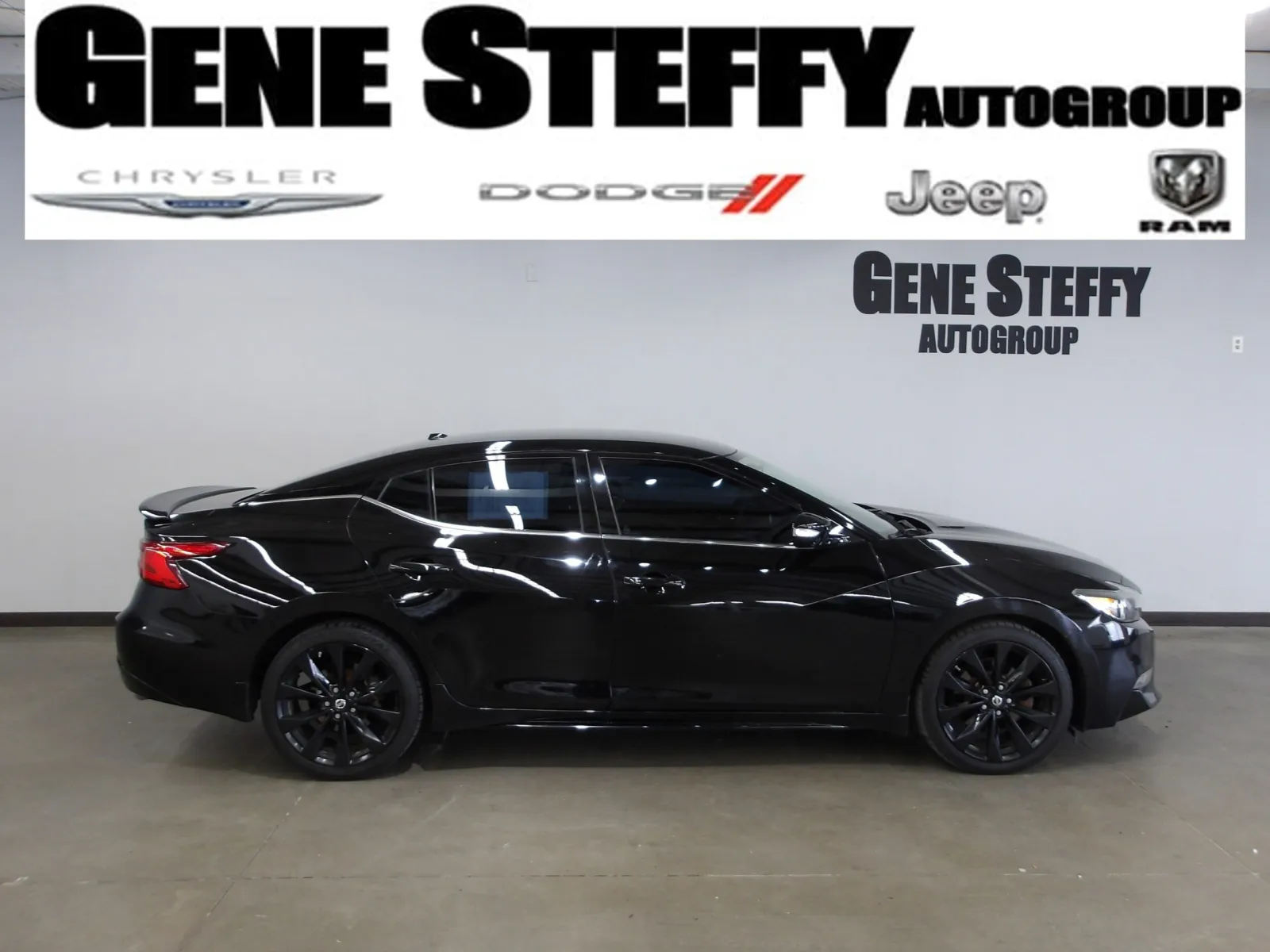 2017 Nissan Maxima SR's photo