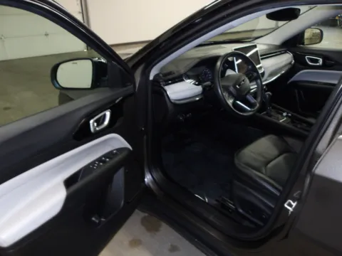 More photos of 2022 Jeep Compass Limited at Gene Steffy Chrysler Dodge Jeep RAM, NE