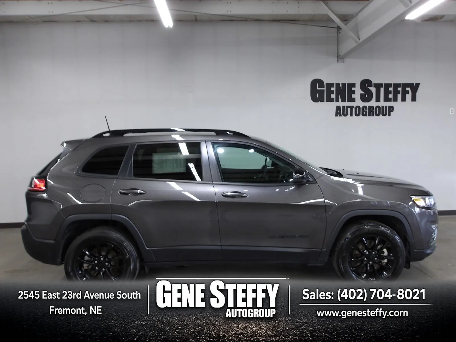 Gray 2023 Jeep Cherokee Altitude for sale in Fremont, NE