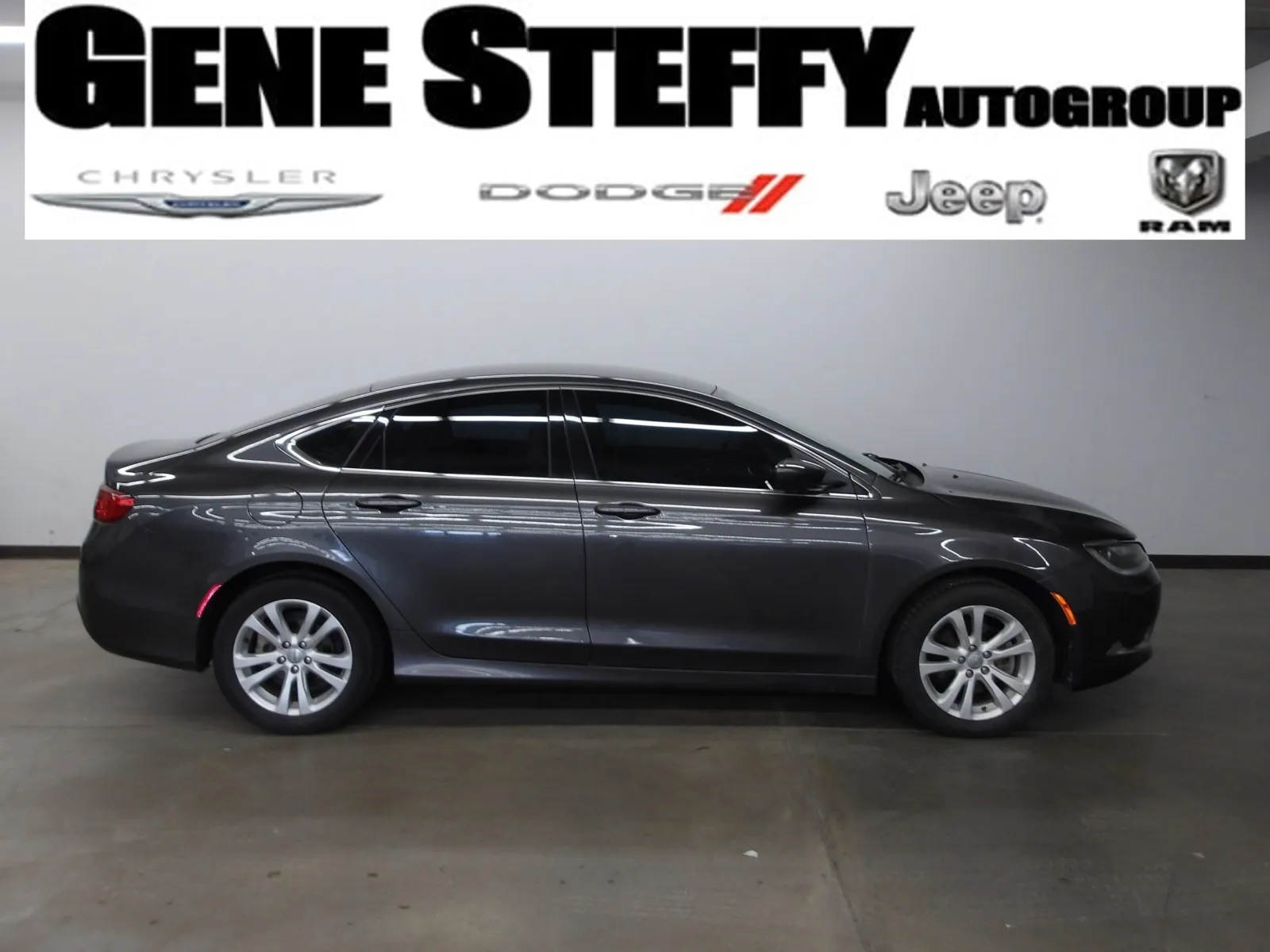 2016 Chrysler 200 Limited's photo