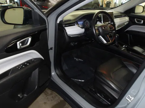 More photos of 2022 Jeep Compass Limited at Gene Steffy Chrysler Dodge Jeep RAM, NE