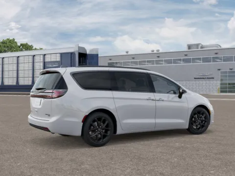 More photos of 2026 Chrysler Pacifica Limited at Gene Steffy Chrysler Dodge Jeep RAM, NE