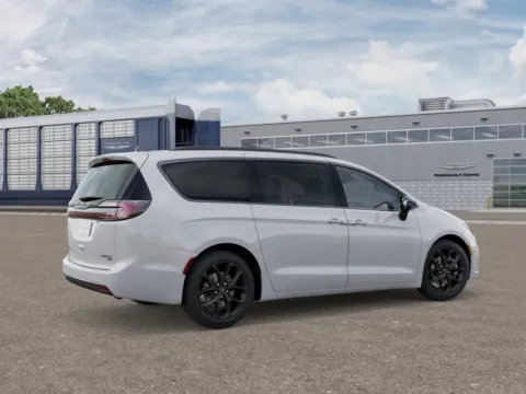 More photos of 2026 Chrysler Pacifica Limited at Gene Steffy Chrysler Dodge Jeep RAM, NE