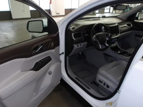 More photos of 2023 GMC Acadia SLT at Gene Steffy Chrysler Dodge Jeep RAM, NE