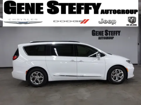 White 2022 Chrysler Pacifica Limited for sale in Fremont, NE
