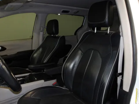 More photos of 2022 Chrysler Pacifica Limited at Gene Steffy Chrysler Dodge Jeep RAM, NE