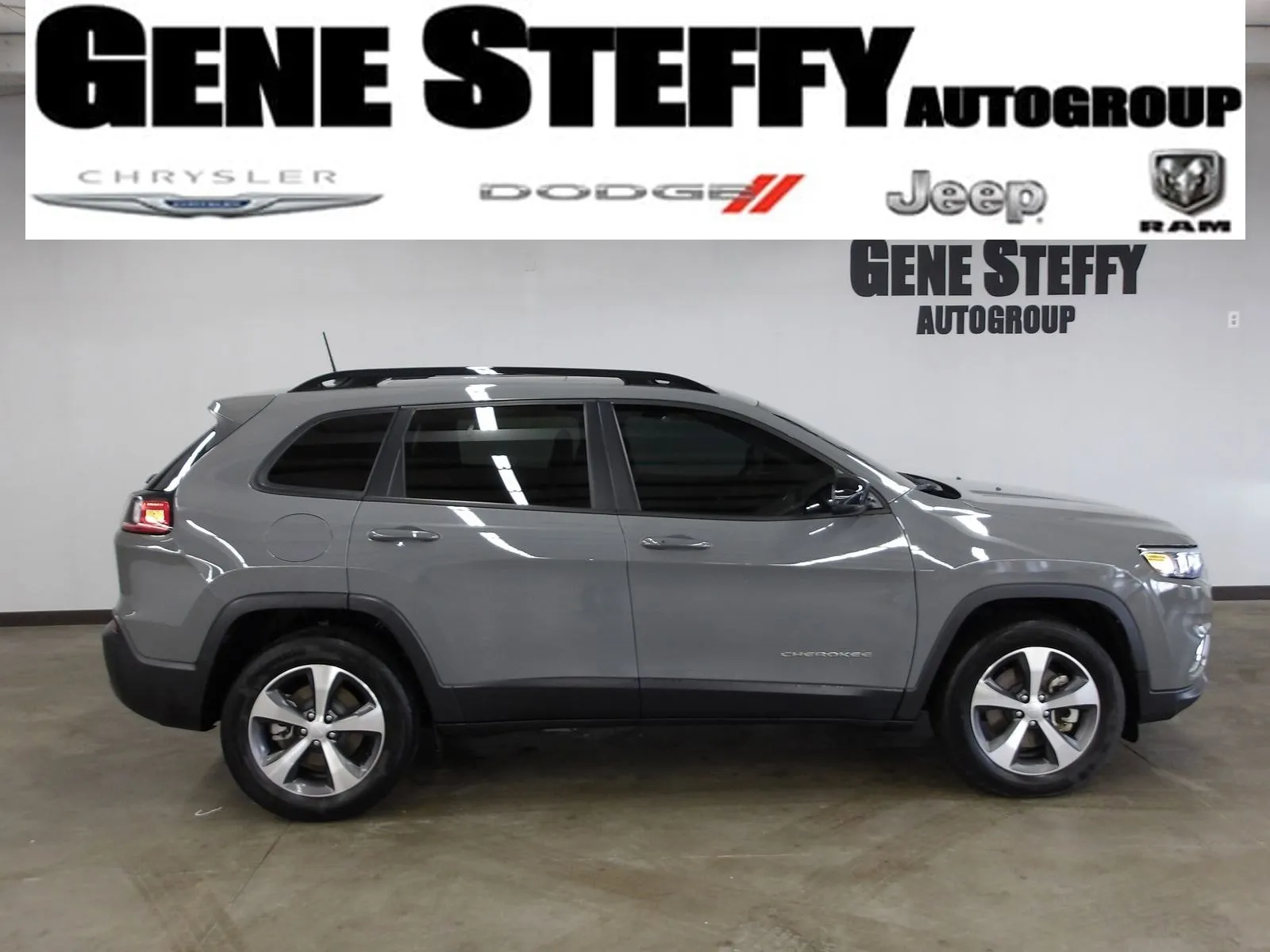 Gray 2022 Jeep Cherokee Limited for sale in Fremont, NE