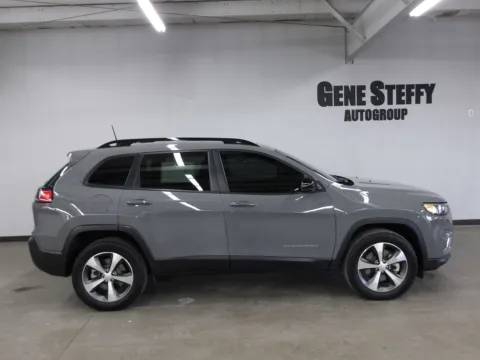 Another view of 2022 Jeep Cherokee Limited for sale in Fremont, NE at Gene Steffy Chrysler Dodge Jeep RAM