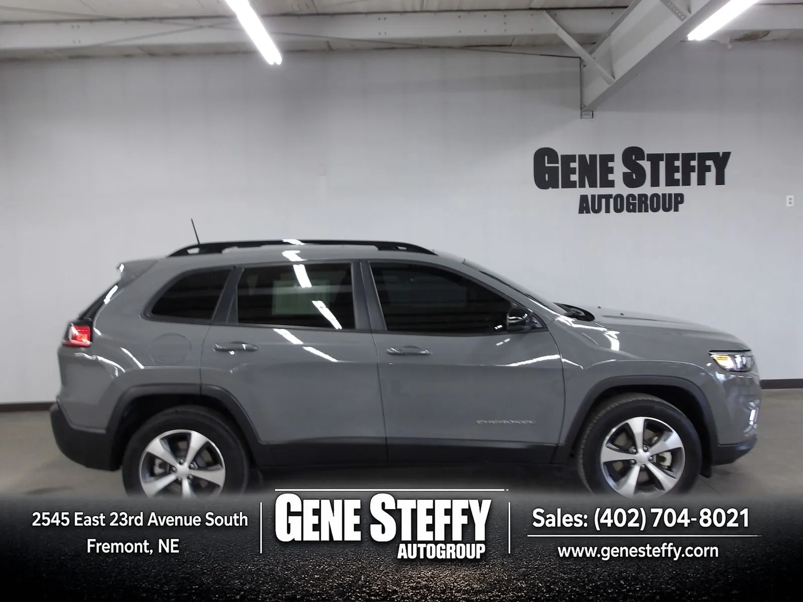 Gray 2022 Jeep Cherokee Limited for sale in Fremont, NE