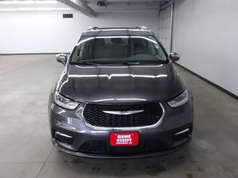 Another view of 2022 Chrysler Pacifica Limited for sale in Fremont, NE at Gene Steffy Chrysler Dodge Jeep RAM