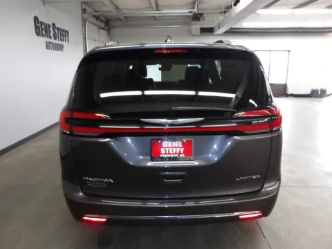 More photos of 2022 Chrysler Pacifica Limited at Gene Steffy Chrysler Dodge Jeep RAM, NE