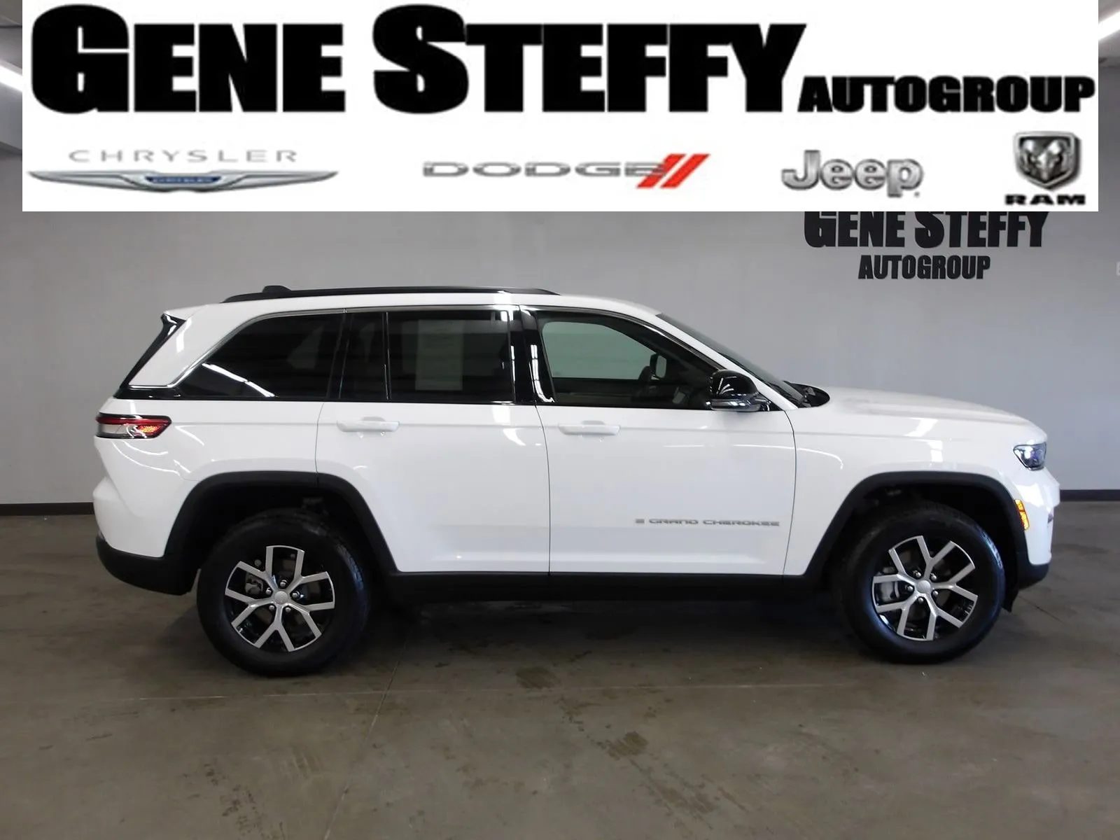 White 2024 Jeep Grand Cherokee Limited for sale in Fremont, NE
