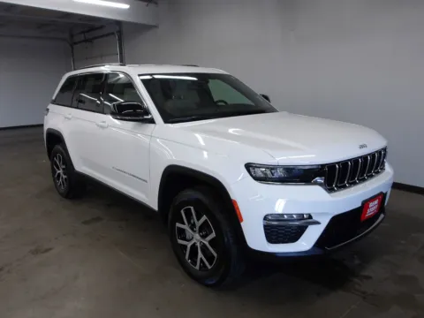 Another view of 2024 Jeep Grand Cherokee Limited for sale in Fremont, NE at Gene Steffy Chrysler Dodge Jeep RAM