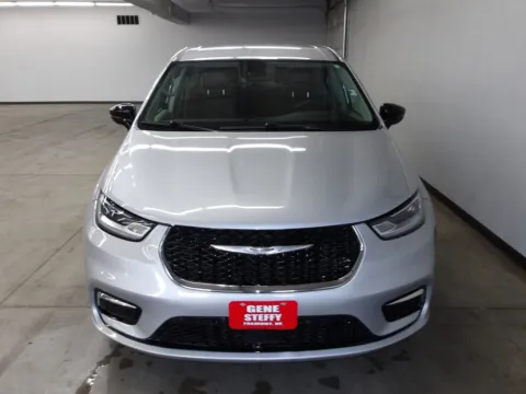 More photos of 2024 Chrysler Pacifica Touring L at Gene Steffy Chrysler Dodge Jeep RAM, NE
