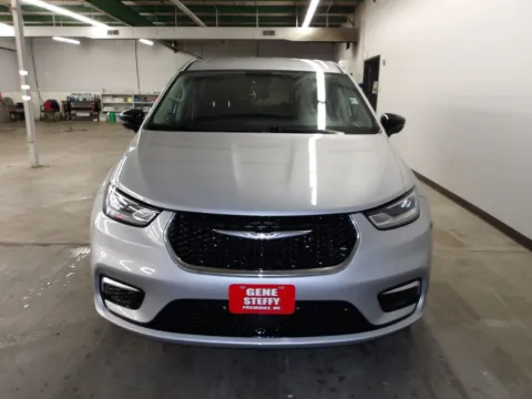 Photos of 2024 Chrysler Pacifica Touring L for sale in Fremont, NE at Gene Steffy Chrysler Dodge Jeep RAM