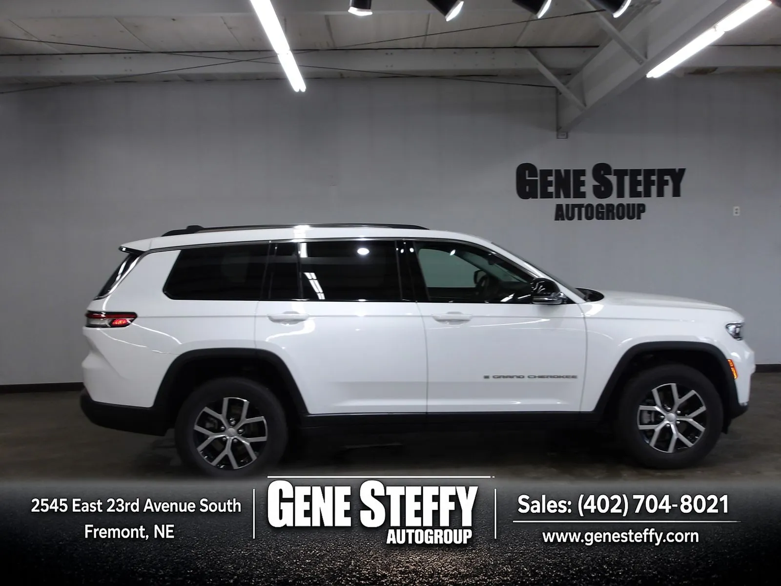 White 2023 Jeep Grand Cherokee L Limited for sale in Fremont, NE