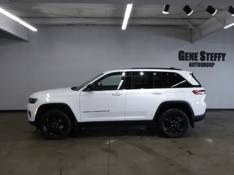 More photos of 2023 Jeep Grand Cherokee Limited at Gene Steffy Chrysler Dodge Jeep RAM, NE