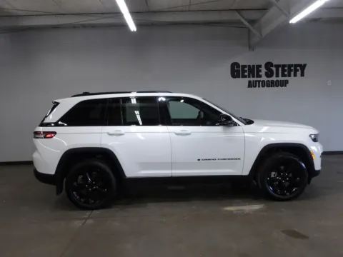 Another view of 2023 Jeep Grand Cherokee Limited for sale in Fremont, NE at Gene Steffy Chrysler Dodge Jeep RAM