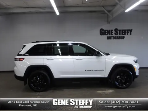 White 2023 Jeep Grand Cherokee Limited for sale in Fremont, NE
