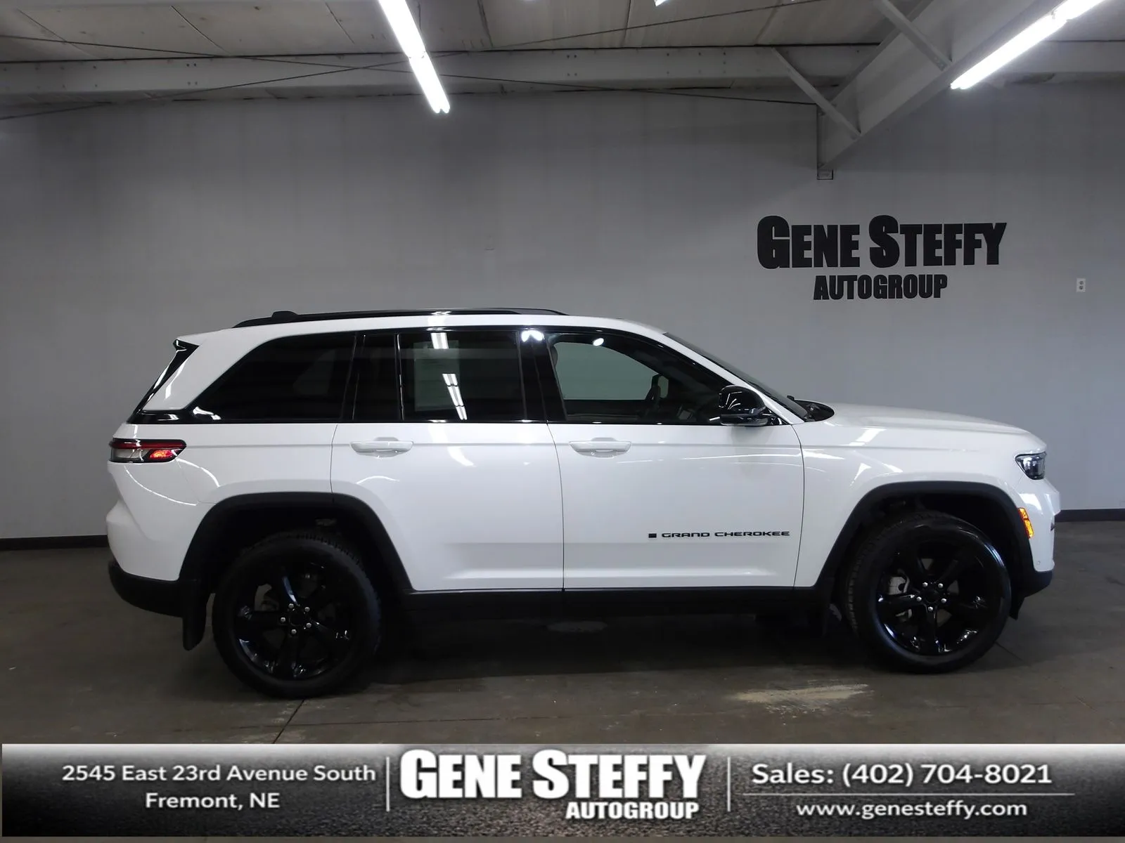 White 2023 Jeep Grand Cherokee Limited for sale in Fremont, NE