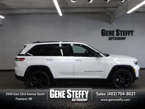 White 2023 Jeep Grand Cherokee Limited for sale in Fremont, NE