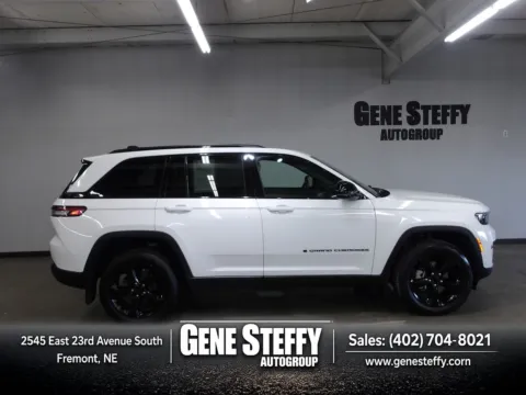 White 2023 Jeep Grand Cherokee Limited for sale in Fremont, NE