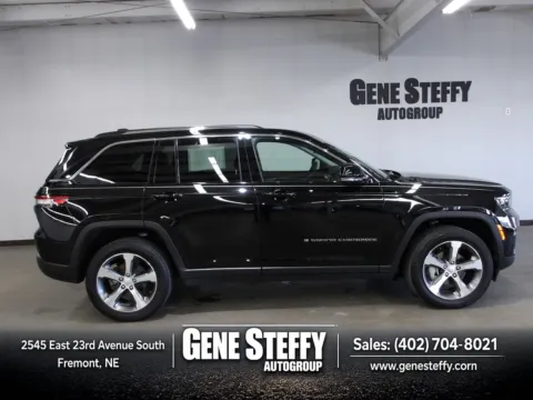 Black 2023 Jeep Grand Cherokee Limited for sale in Fremont, NE