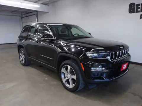 More photos of 2023 Jeep Grand Cherokee Limited at Gene Steffy Chrysler Dodge Jeep RAM, NE