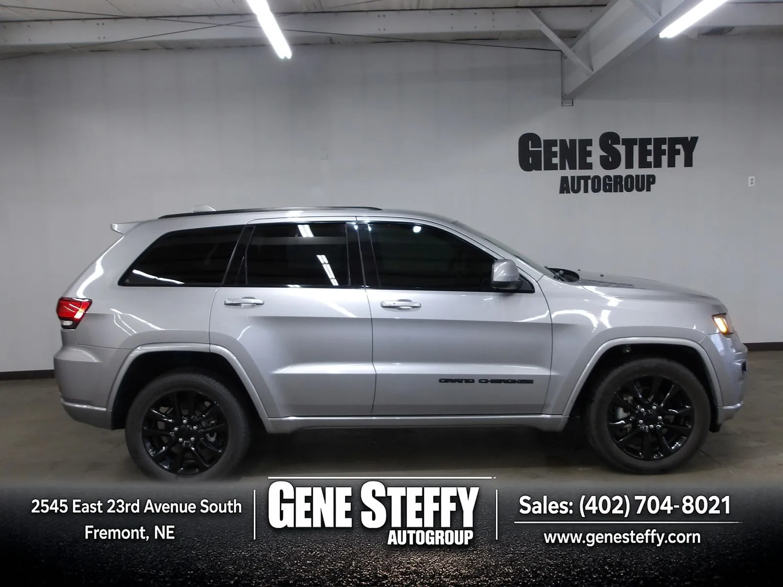Silver 2018 Jeep Grand Cherokee Altitude for sale in Fremont, NE