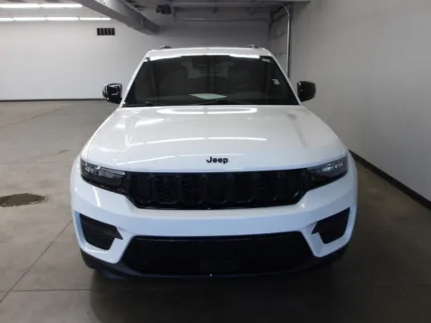 More photos of 2023 Jeep Grand Cherokee Altitude X at Gene Steffy Chrysler Dodge Jeep RAM, NE