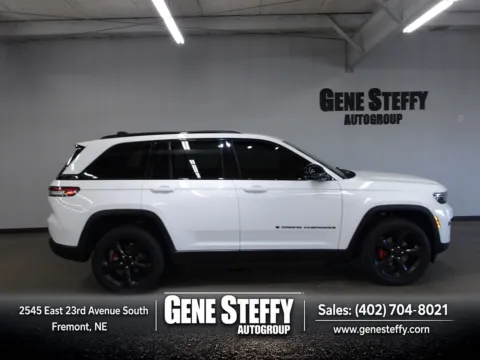 White 2023 Jeep Grand Cherokee Altitude X for sale in Fremont, NE