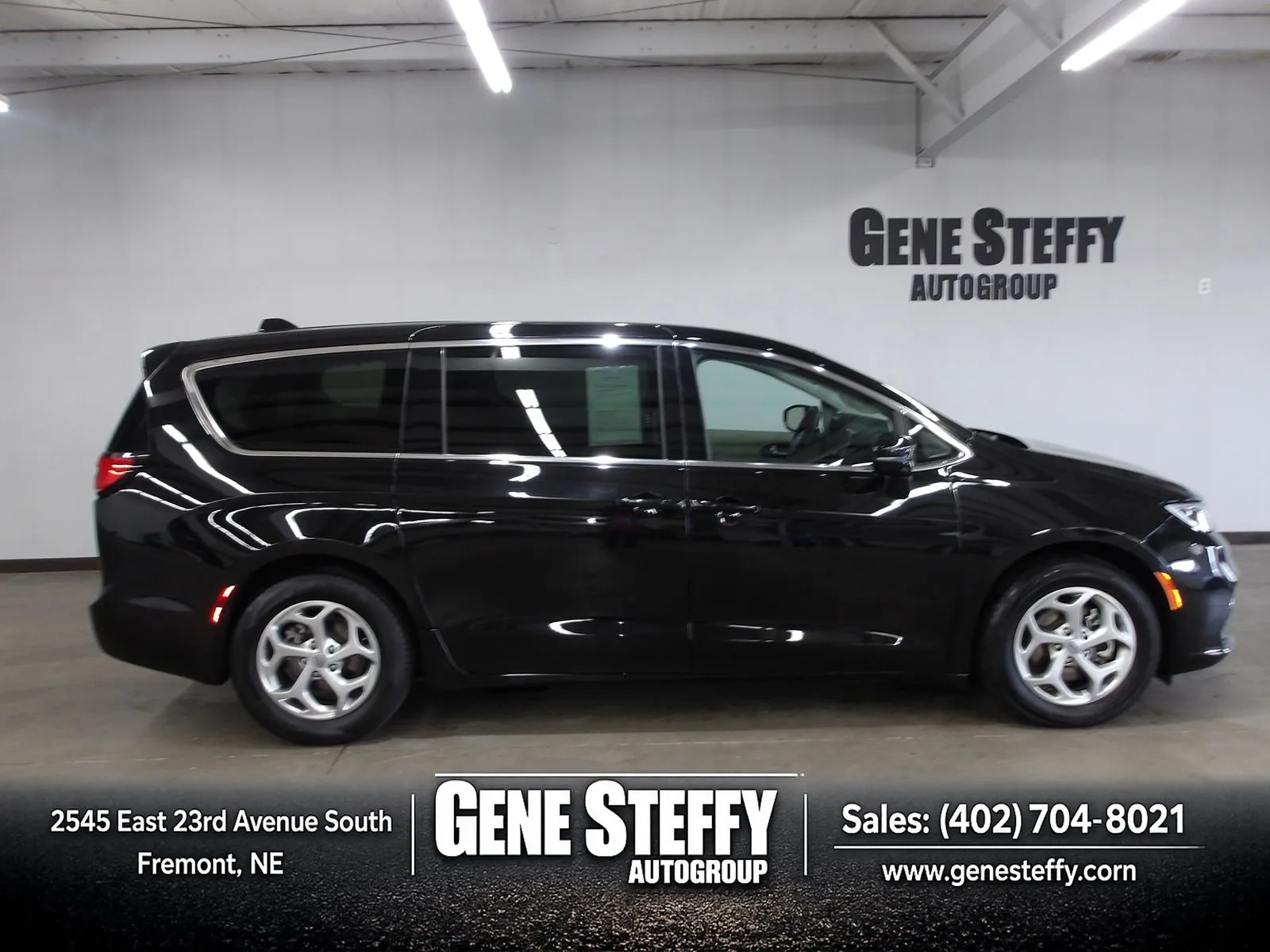 2024 Chrysler Pacifica Limited's photo