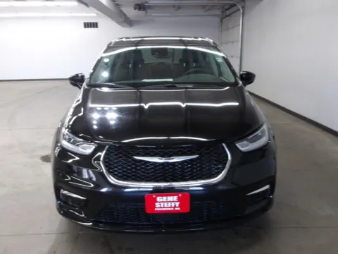 More photos of 2024 Chrysler Pacifica Limited at Gene Steffy Chrysler Dodge Jeep RAM, NE