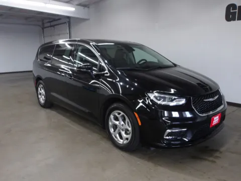 More photos of 2024 Chrysler Pacifica Limited at Gene Steffy Chrysler Dodge Jeep RAM, NE