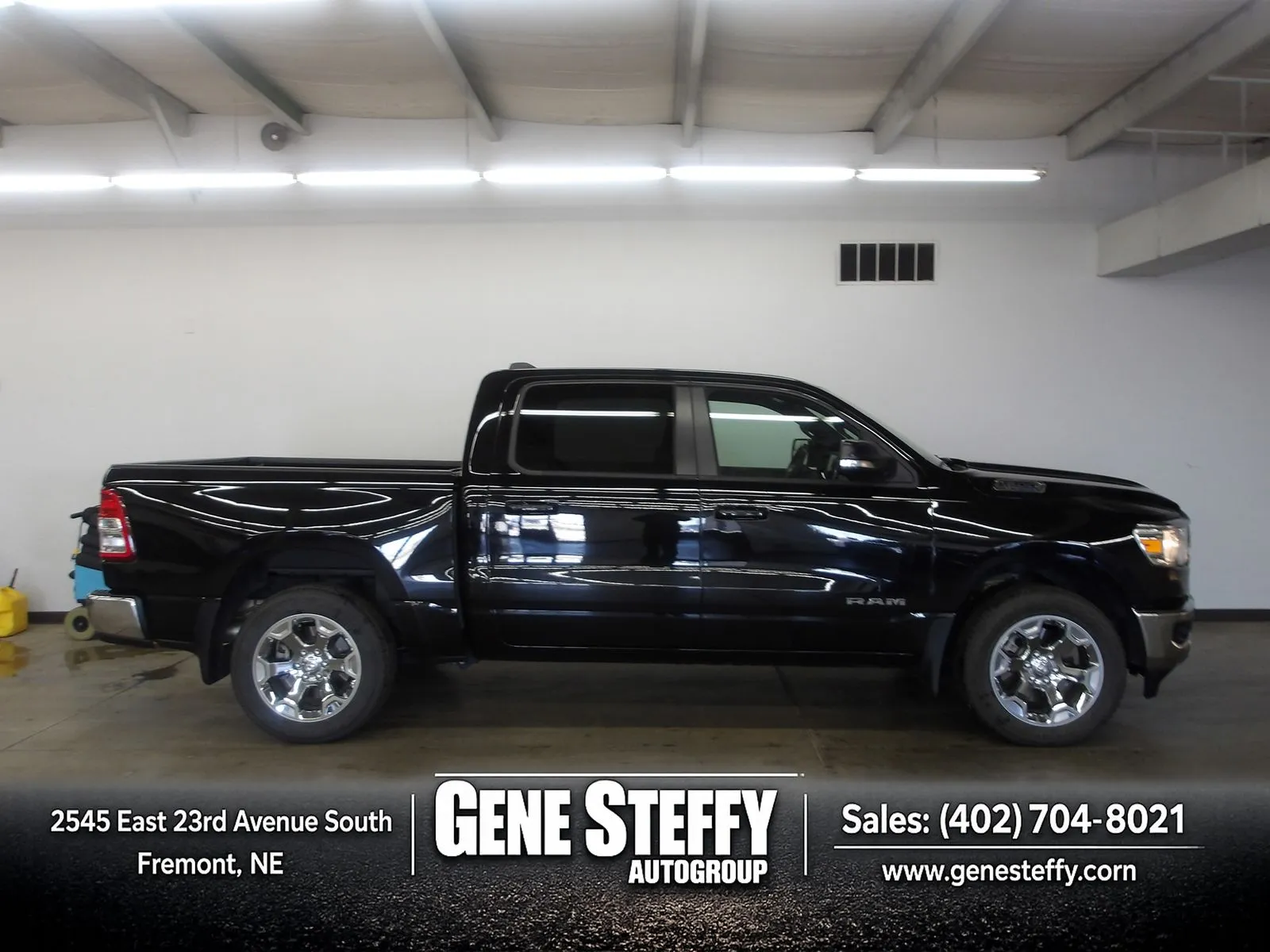 2022 RAM 1500 Big Horn/Lone Star 4x4 Crew Cab 5'7's photo