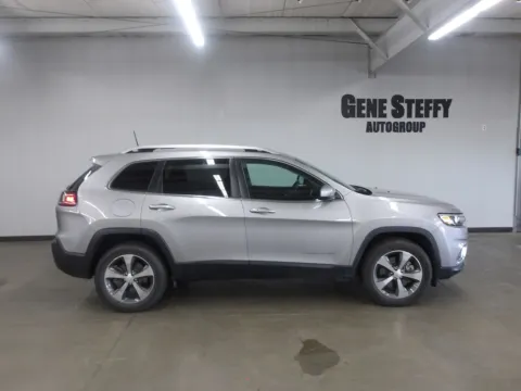 Another view of 2019 Jeep Cherokee Limited for sale in Fremont, NE at Gene Steffy Chrysler Dodge Jeep RAM