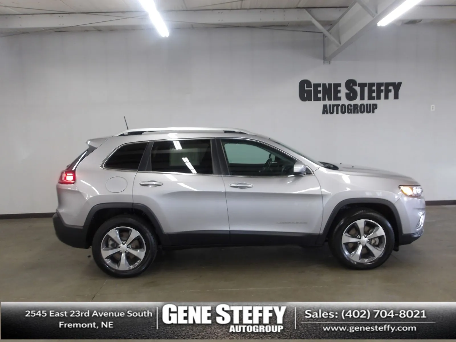 Used 2019 Jeep Cherokee Limited with VIN 1C4PJMDN3KD451797 for sale in Fremont, NE