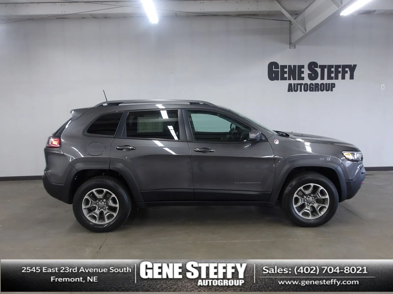 Used 2020 Jeep Cherokee Trailhawk with VIN 1C4PJMBN7LD537845 for sale in Fremont, NE